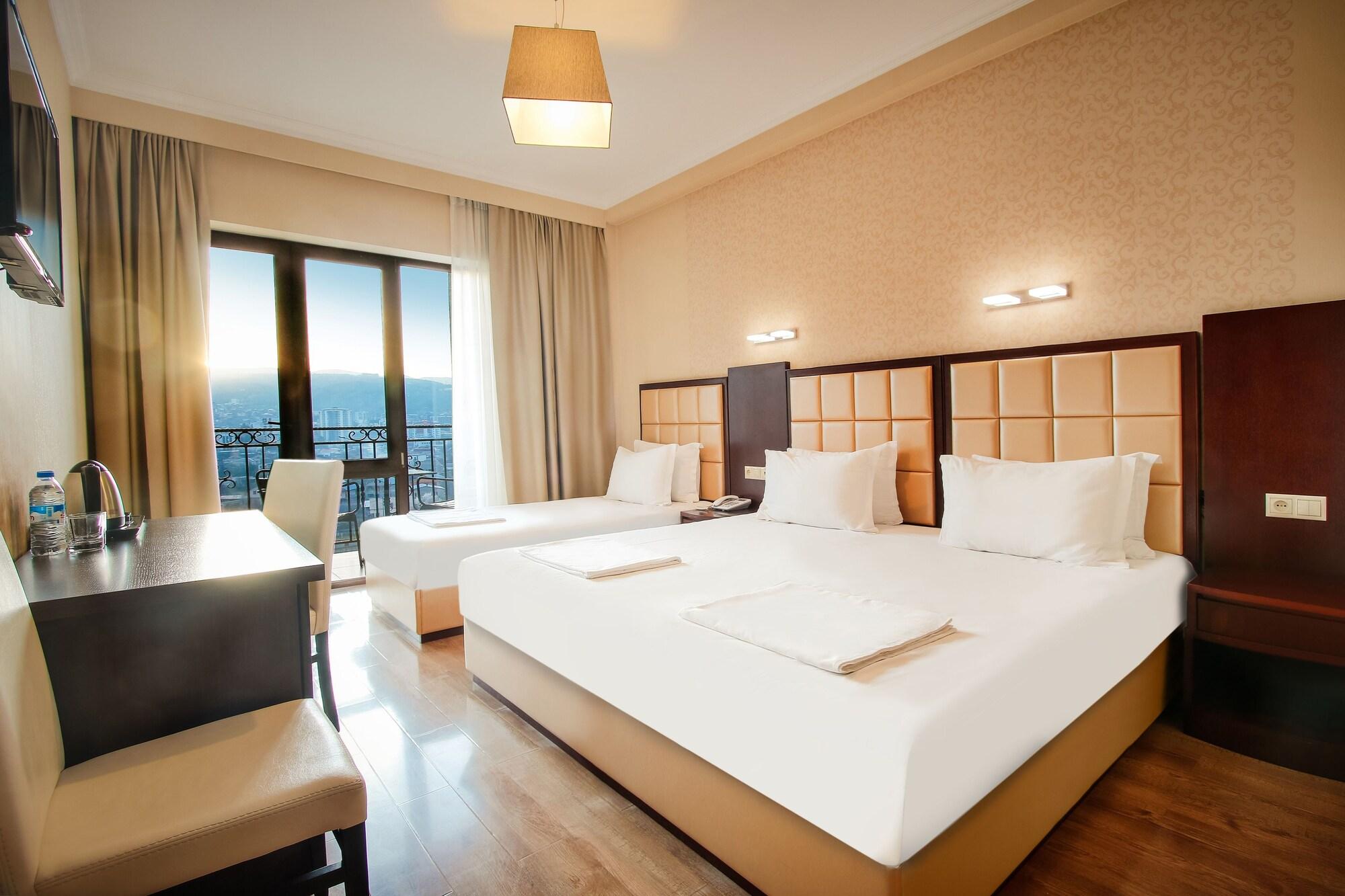 Hotel Gtm Plaza Tbilisi Esterno foto