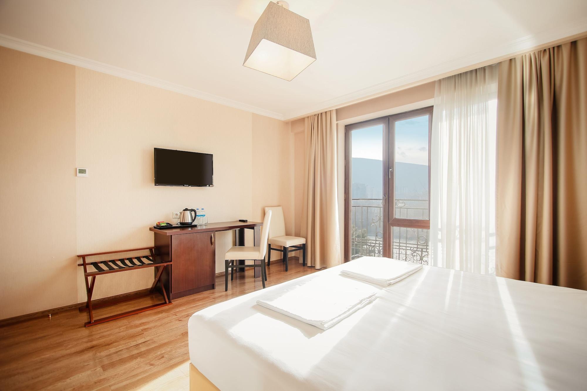 Hotel Gtm Plaza Tbilisi Esterno foto