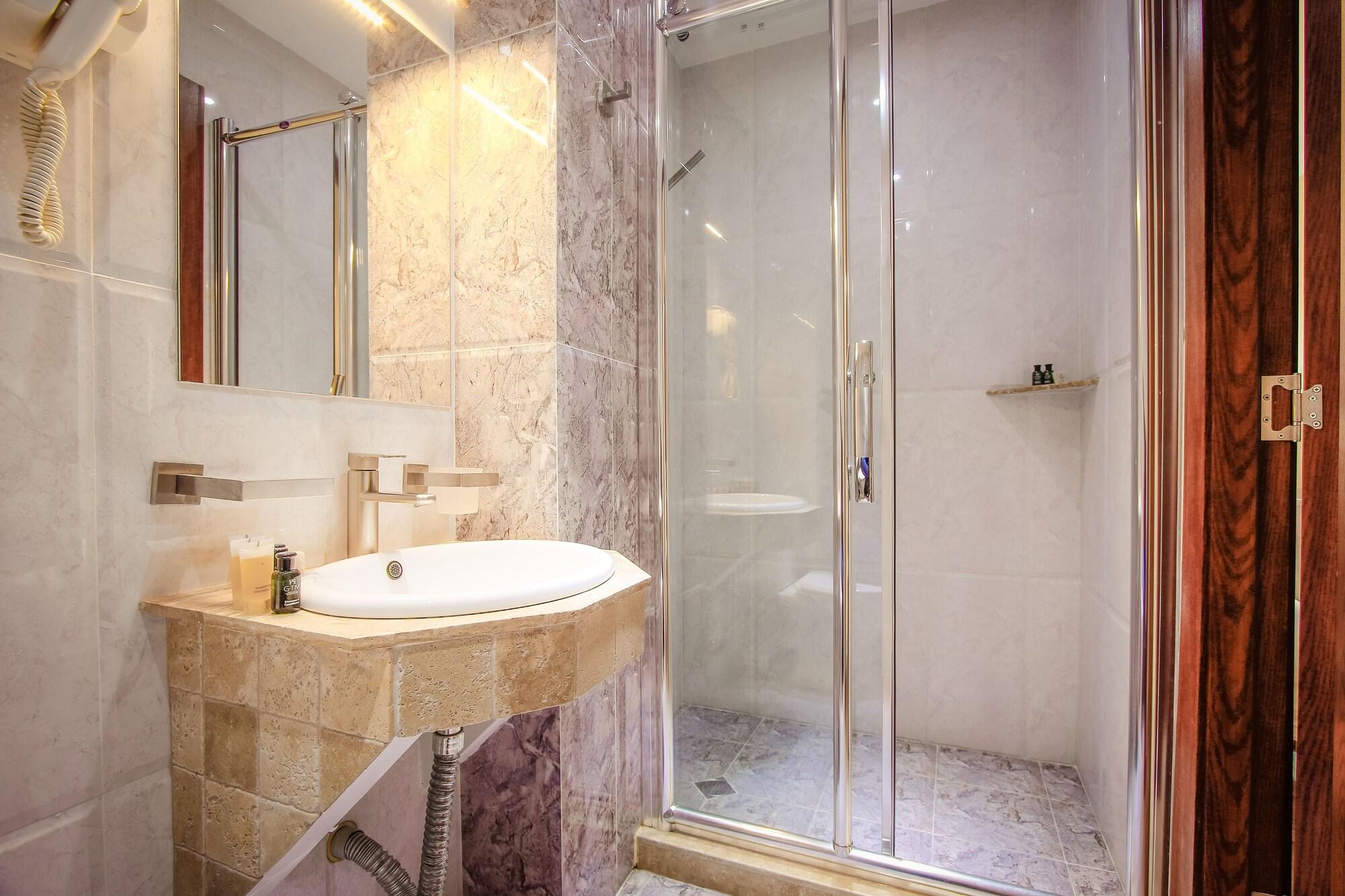 Hotel Gtm Plaza Tbilisi Esterno foto