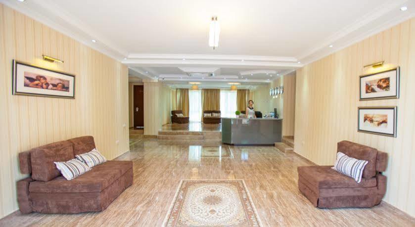 Hotel Gtm Plaza Tbilisi Esterno foto