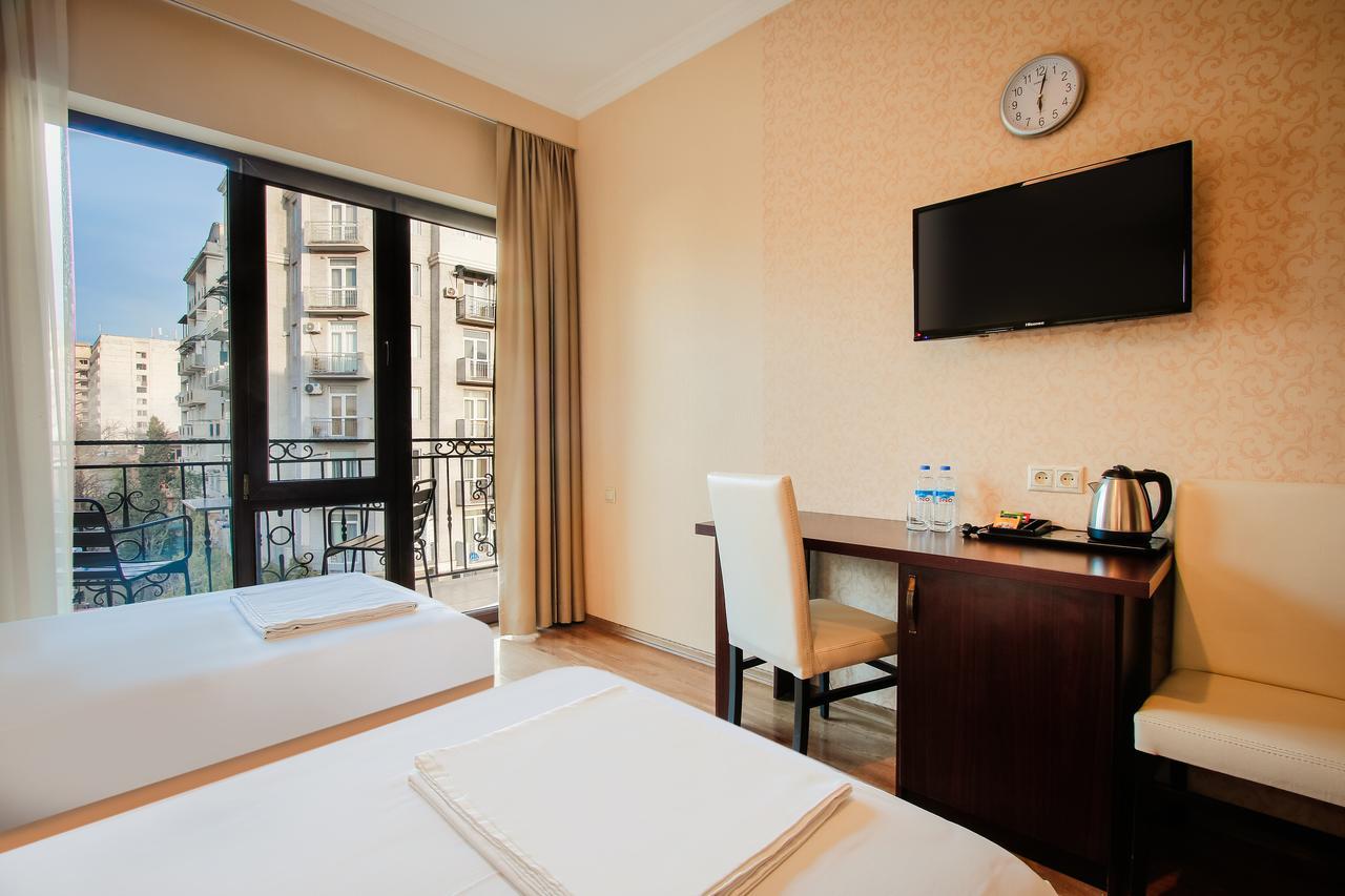 Hotel Gtm Plaza Tbilisi Esterno foto