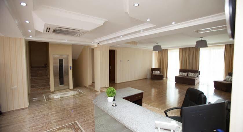 Hotel Gtm Plaza Tbilisi Esterno foto