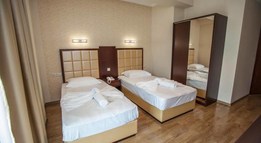 Hotel Gtm Plaza Tbilisi Esterno foto