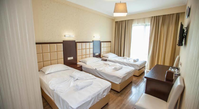 Hotel Gtm Plaza Tbilisi Esterno foto