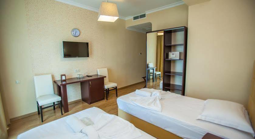 Hotel Gtm Plaza Tbilisi Esterno foto