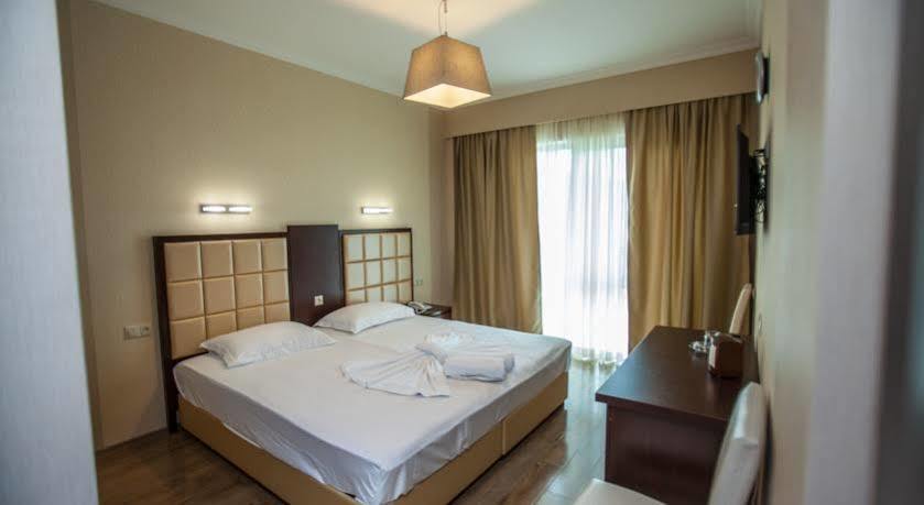 Hotel Gtm Plaza Tbilisi Esterno foto
