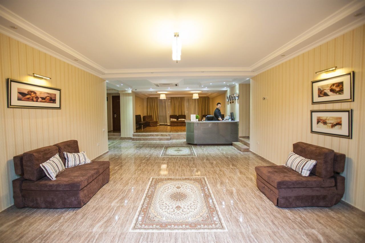 Hotel Gtm Plaza Tbilisi Esterno foto