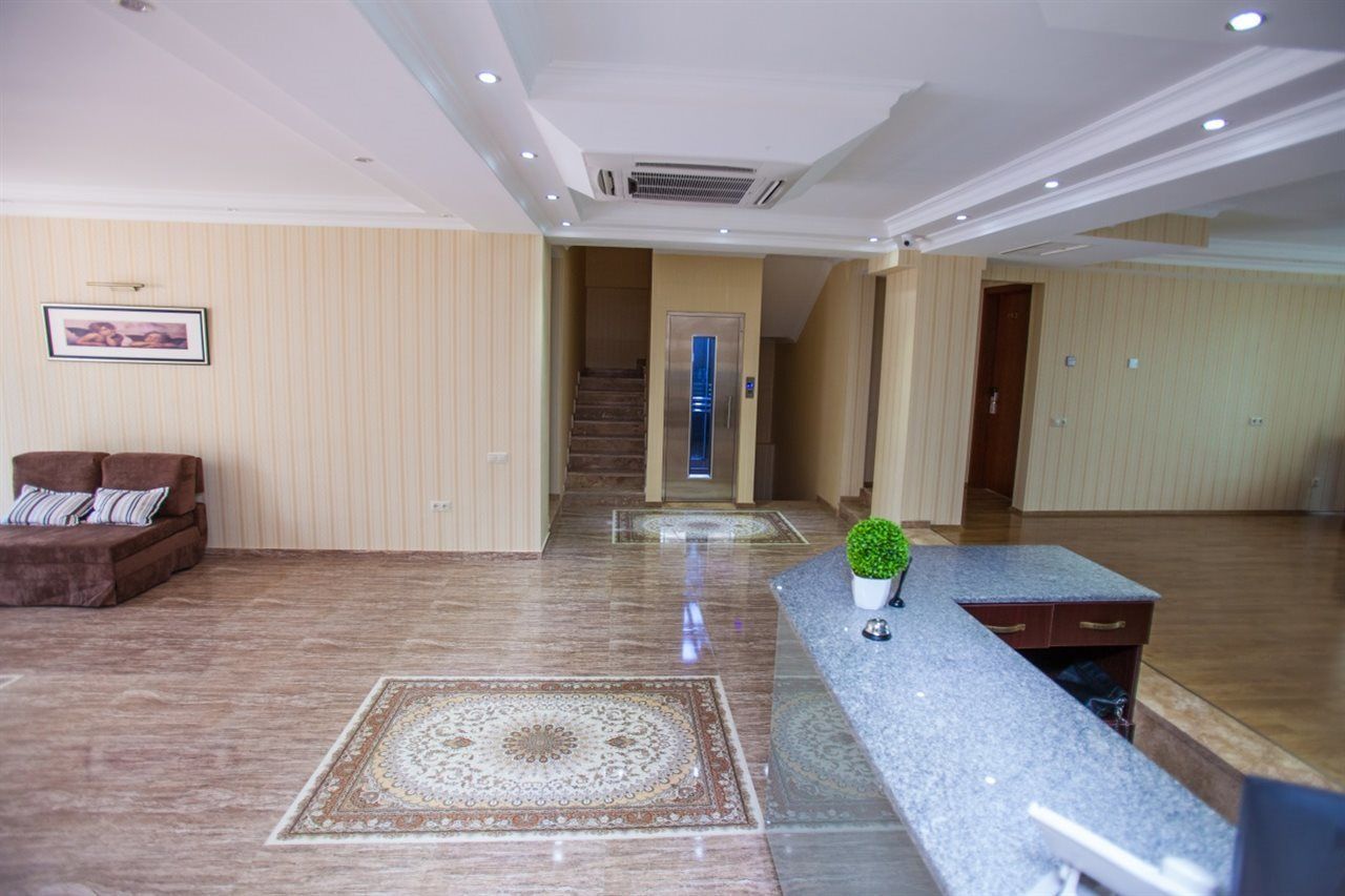 Hotel Gtm Plaza Tbilisi Esterno foto